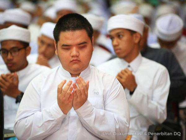 Ibu lain agama teman anak daftar tahfiz - Yayasan Dakwah 