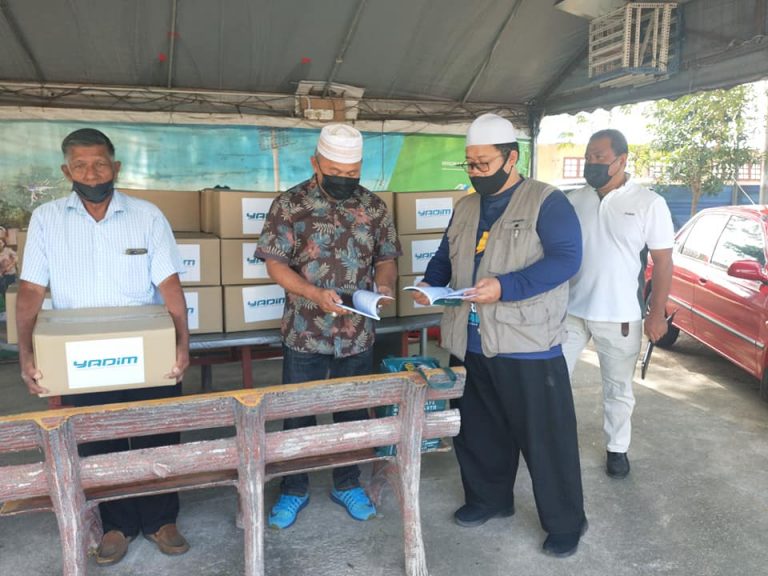 YADIM Pahang santuni pemandu teksi dan kereta sewa Kuantan ...