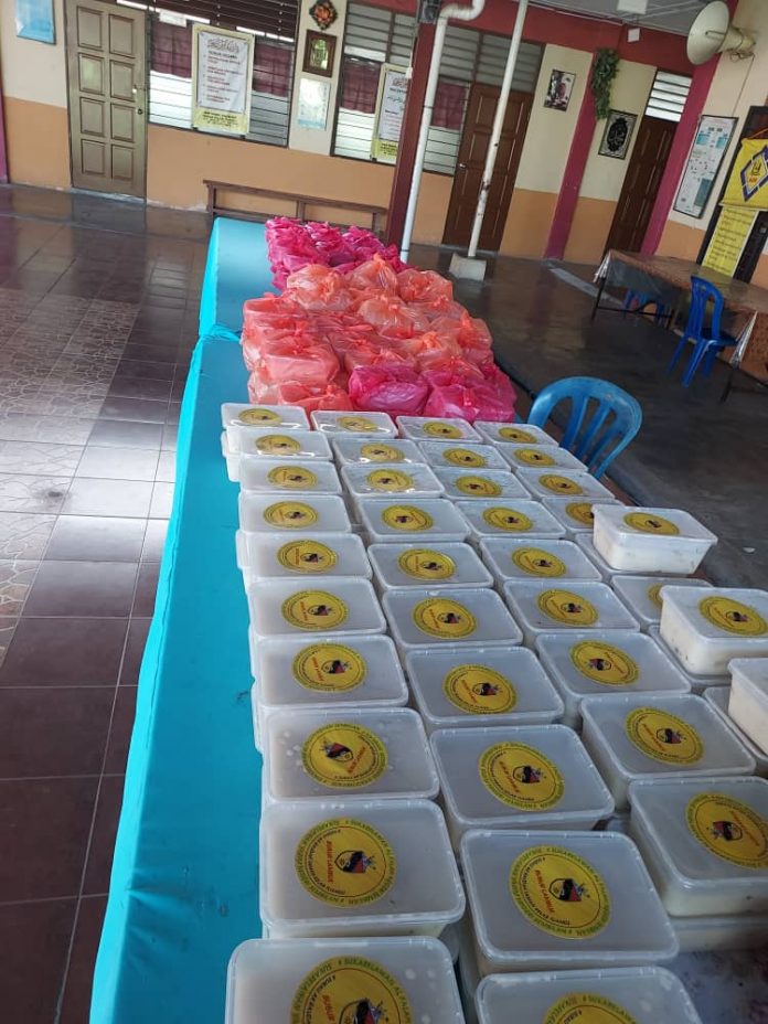 Edaran bubur lambuk SAY Taman Kelab Tuanku Yayasan Dakwah Islamiah