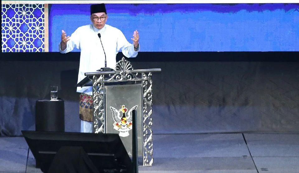 Perdana Menteri, Datuk Seri Anwar Ibrahim merasmikan Seminar Antarabangsa Imam As-Syafii'i di Pusat Konvensyen Borneo (BCCK) Kuching, Sarawak. - NSTP/NADIM BOKHARI/BERITA HARIAN